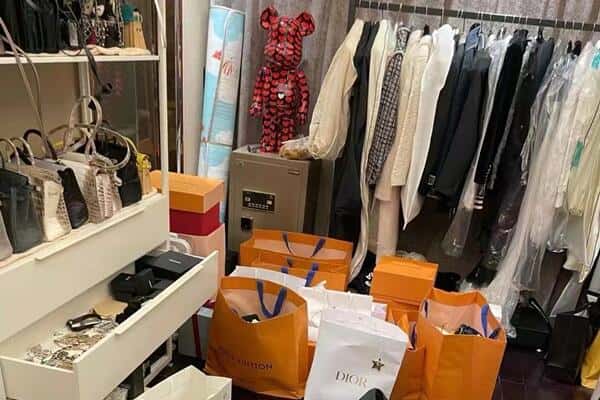 保定市安国回收一线品牌衣服.jpg